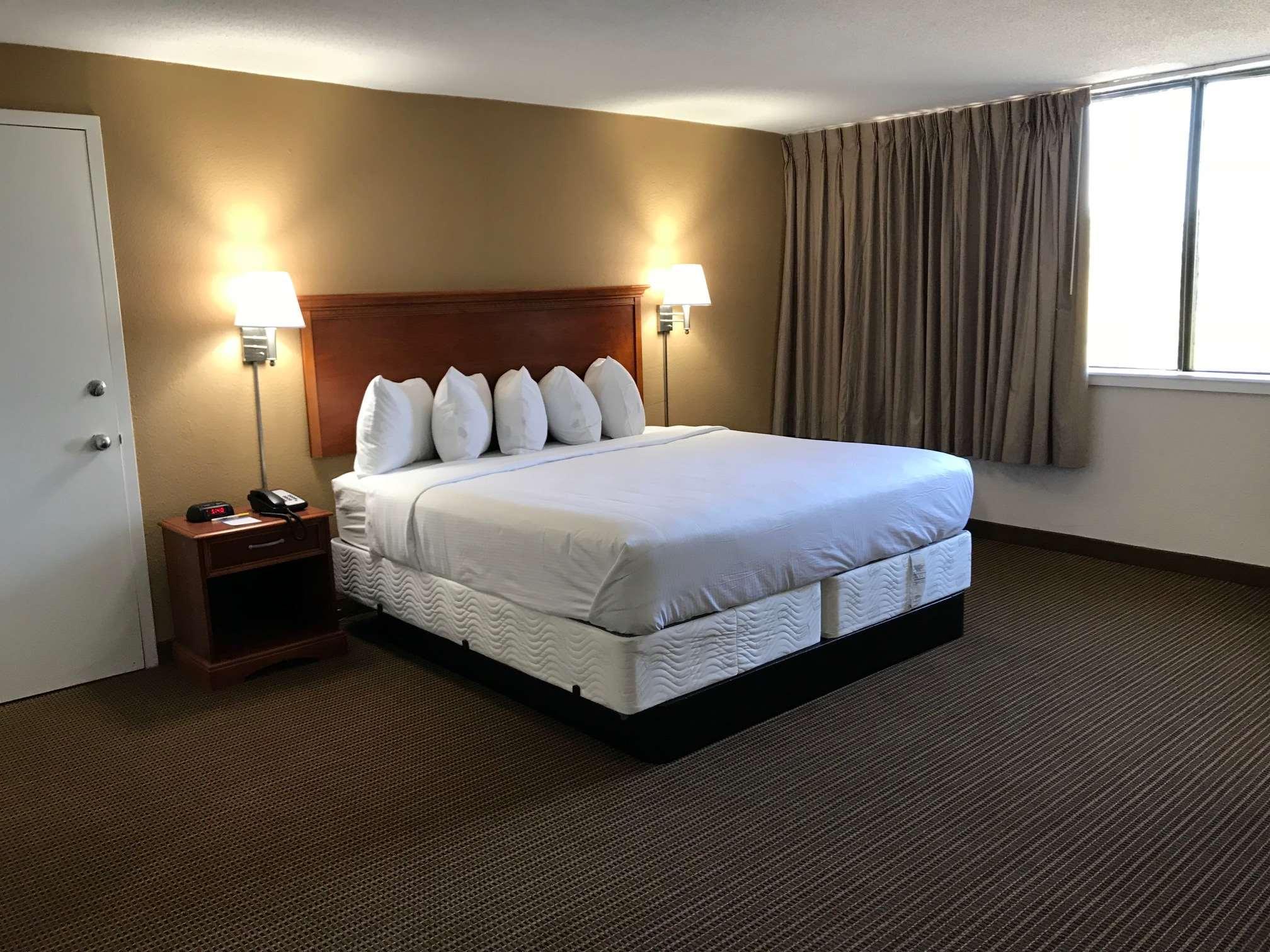 Days Inn & Suites by Wyndham Tallahassee Conf Center I-10 Bagian luar foto