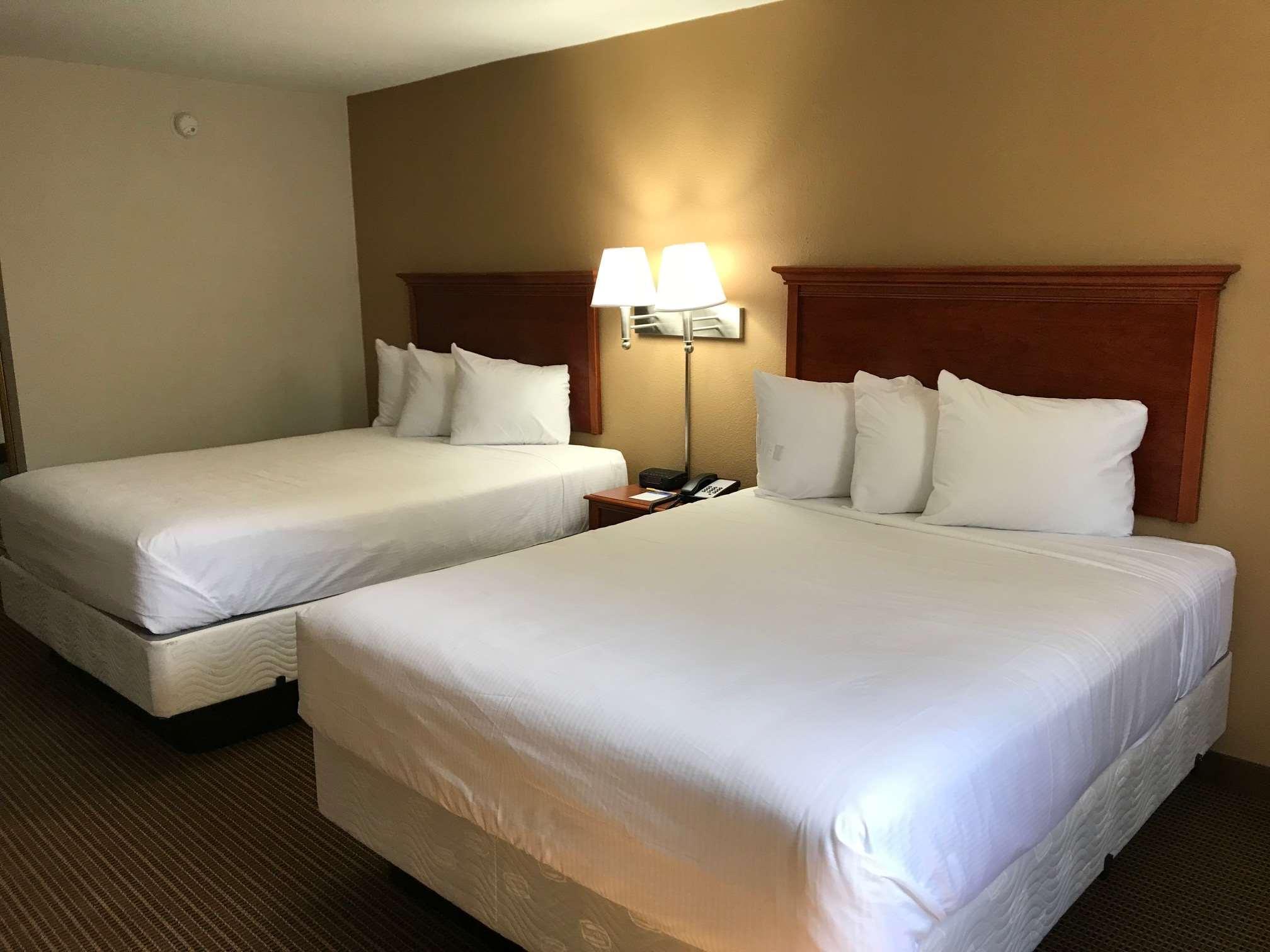 Days Inn & Suites by Wyndham Tallahassee Conf Center I-10 Bagian luar foto