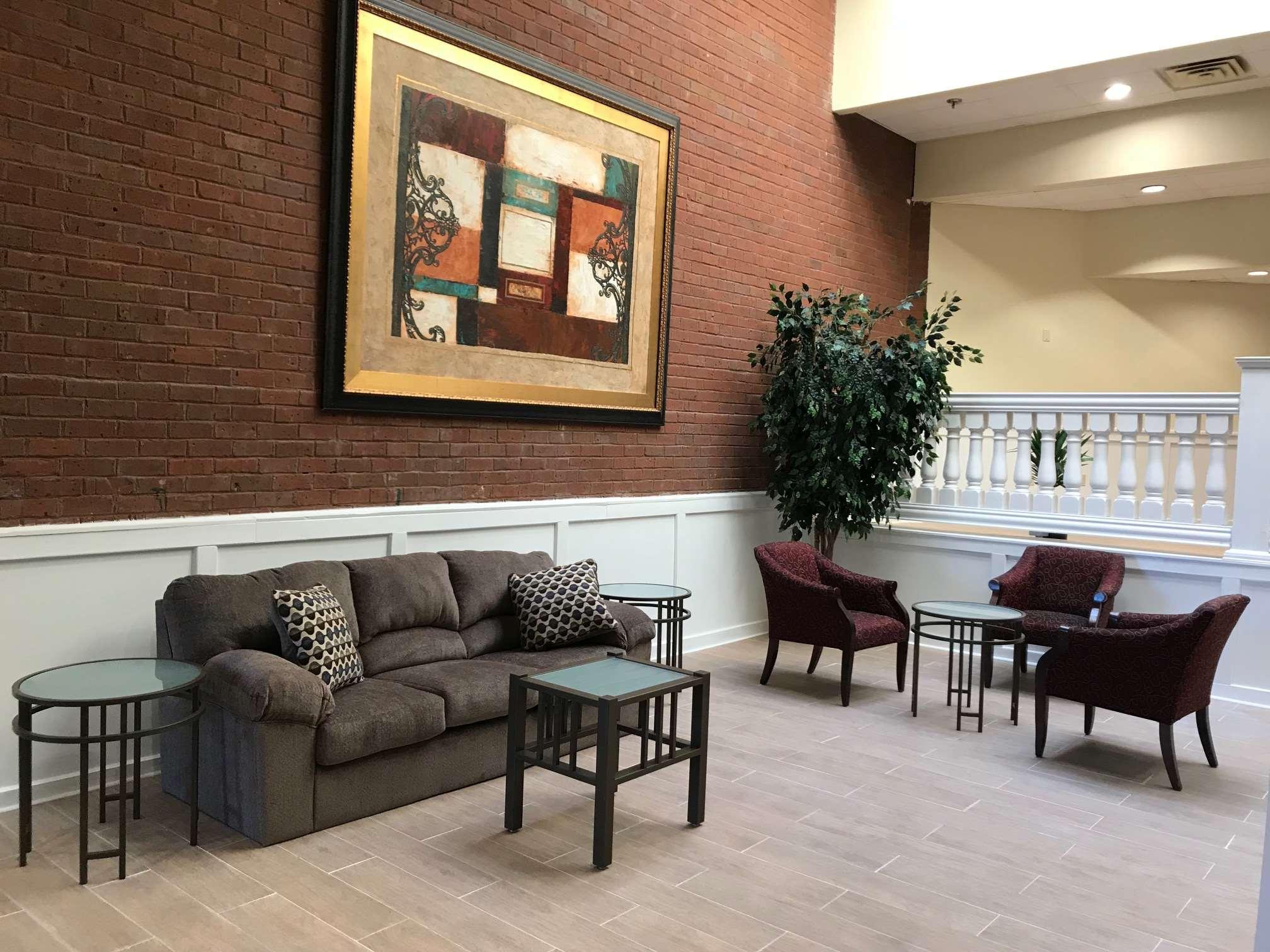Days Inn & Suites by Wyndham Tallahassee Conf Center I-10 Bagian luar foto