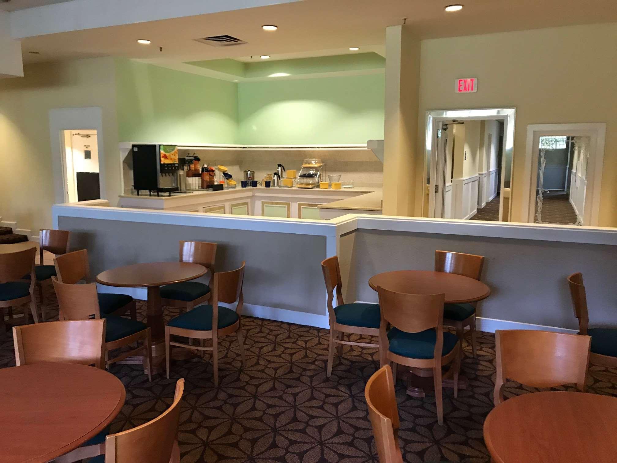 Days Inn & Suites by Wyndham Tallahassee Conf Center I-10 Bagian luar foto