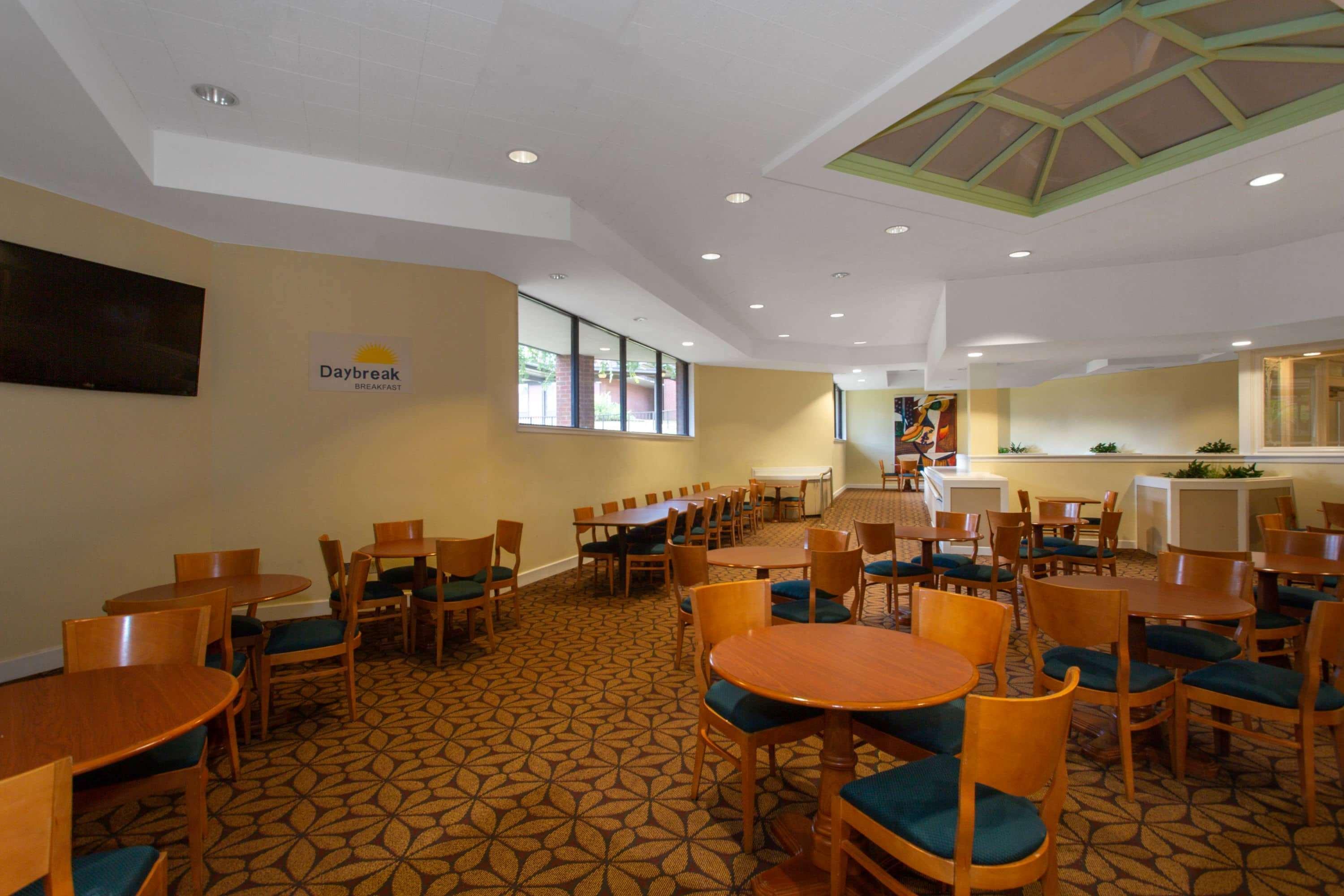 Days Inn & Suites by Wyndham Tallahassee Conf Center I-10 Bagian luar foto