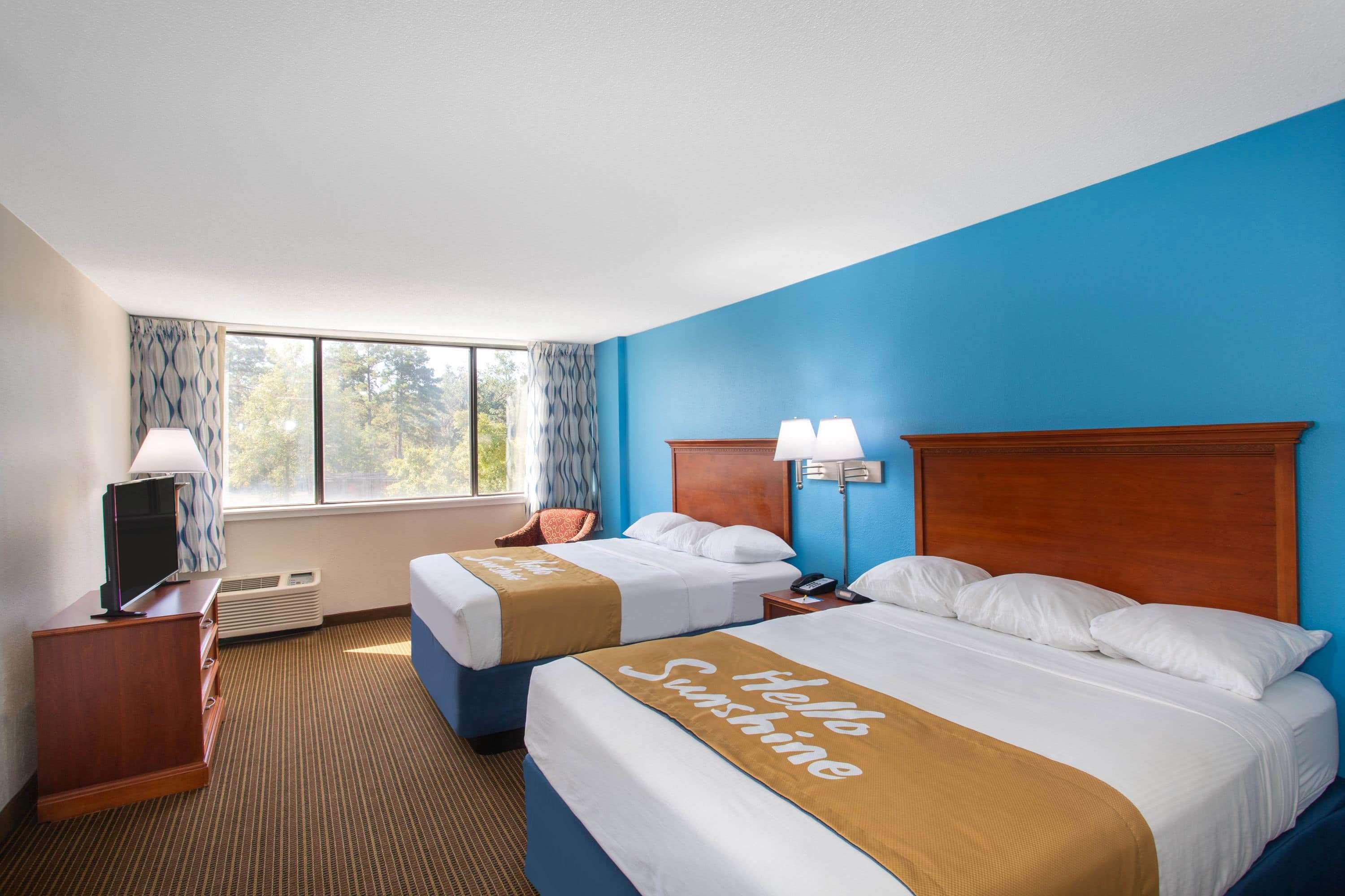 Days Inn & Suites by Wyndham Tallahassee Conf Center I-10 Bagian luar foto