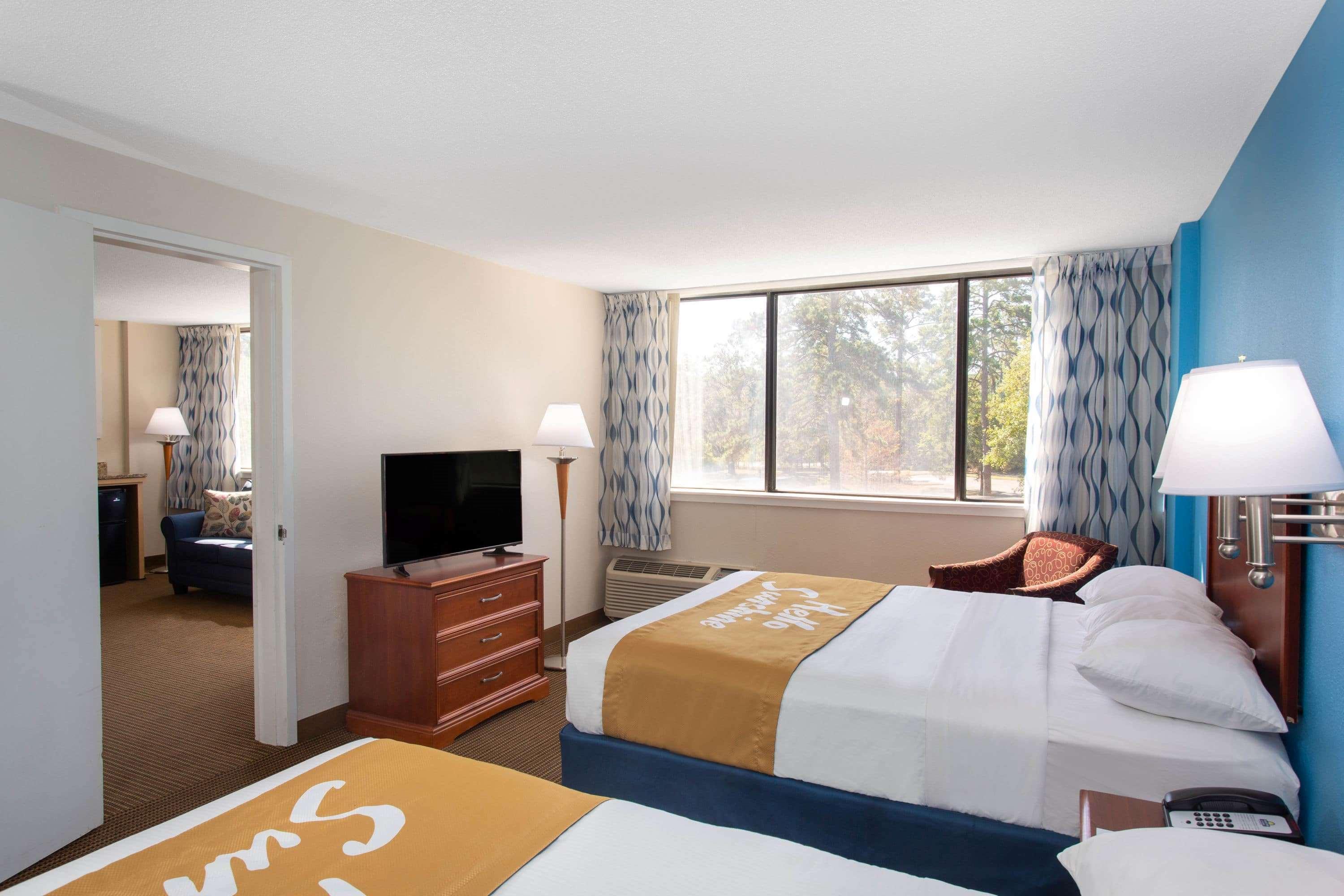 Days Inn & Suites by Wyndham Tallahassee Conf Center I-10 Bagian luar foto
