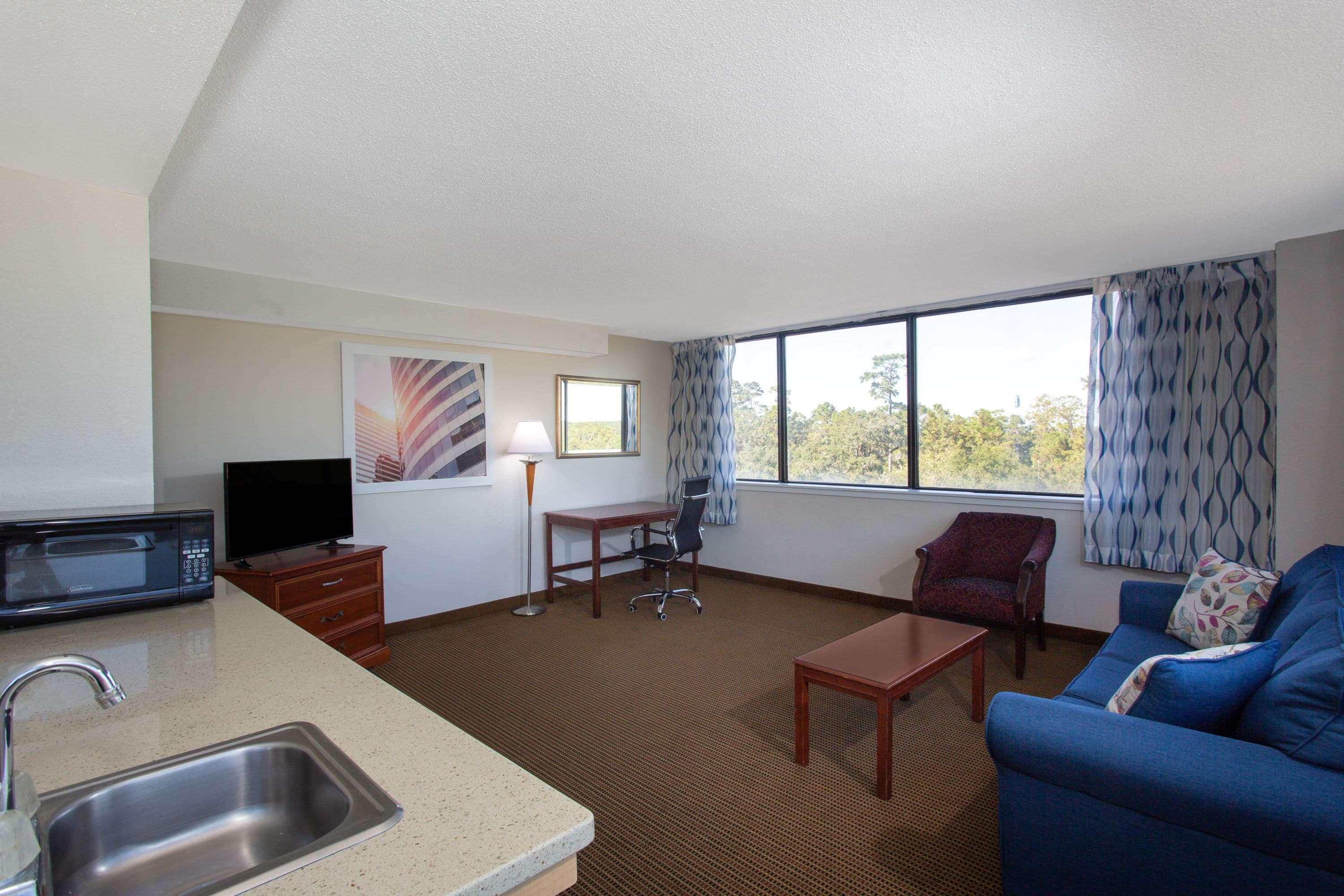 Days Inn & Suites by Wyndham Tallahassee Conf Center I-10 Bagian luar foto