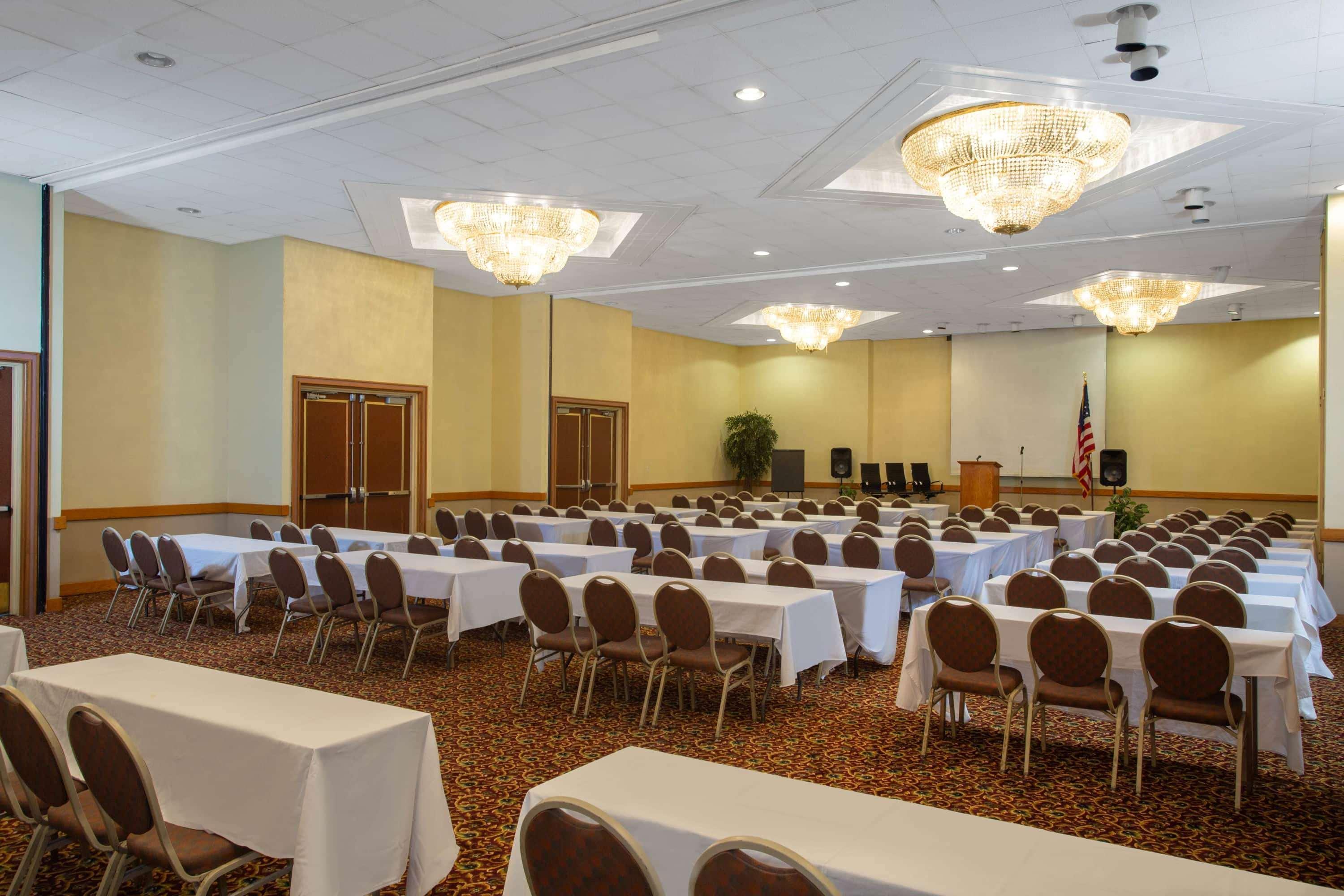 Days Inn & Suites by Wyndham Tallahassee Conf Center I-10 Bagian luar foto