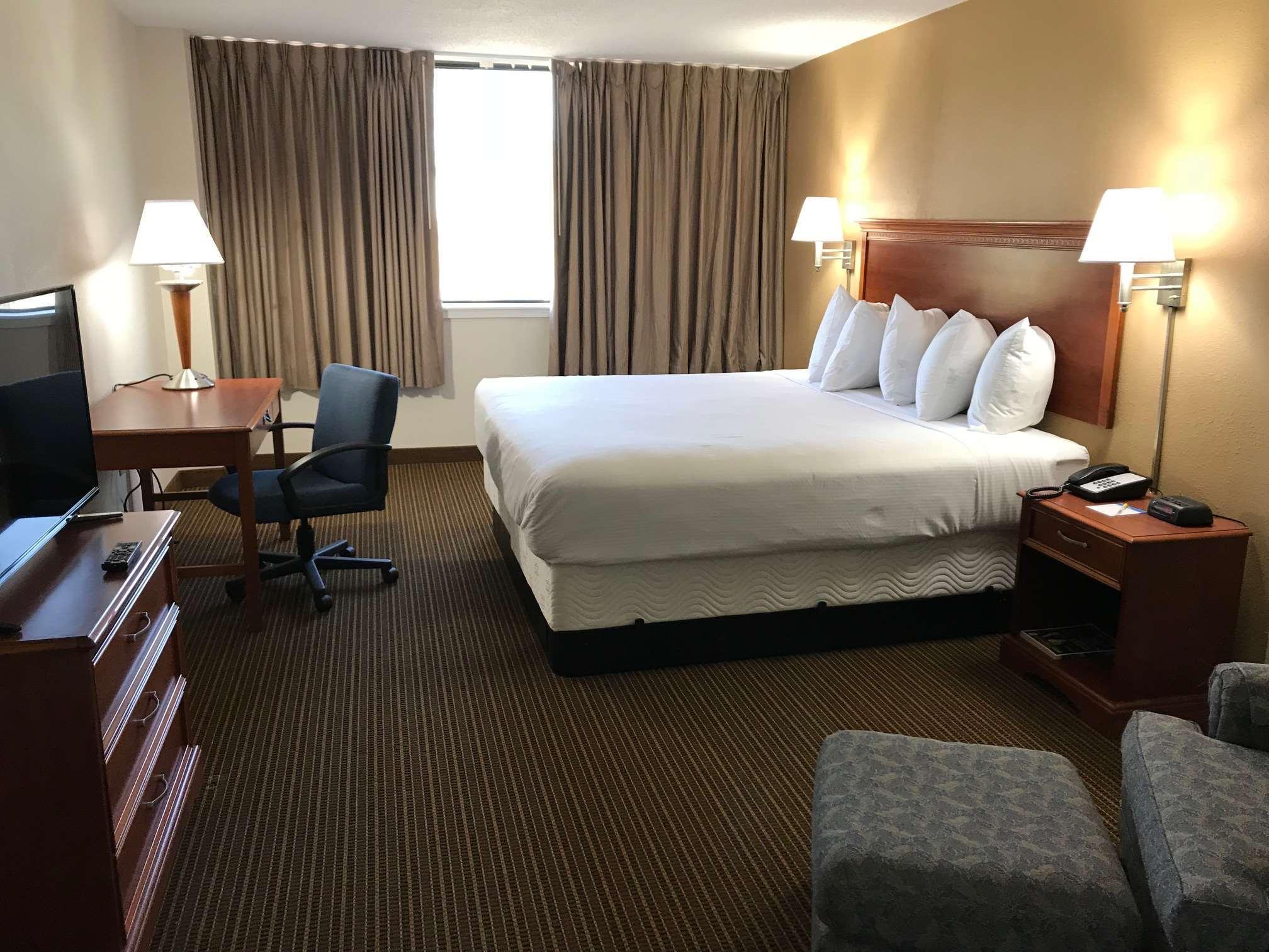 Days Inn & Suites by Wyndham Tallahassee Conf Center I-10 Bagian luar foto