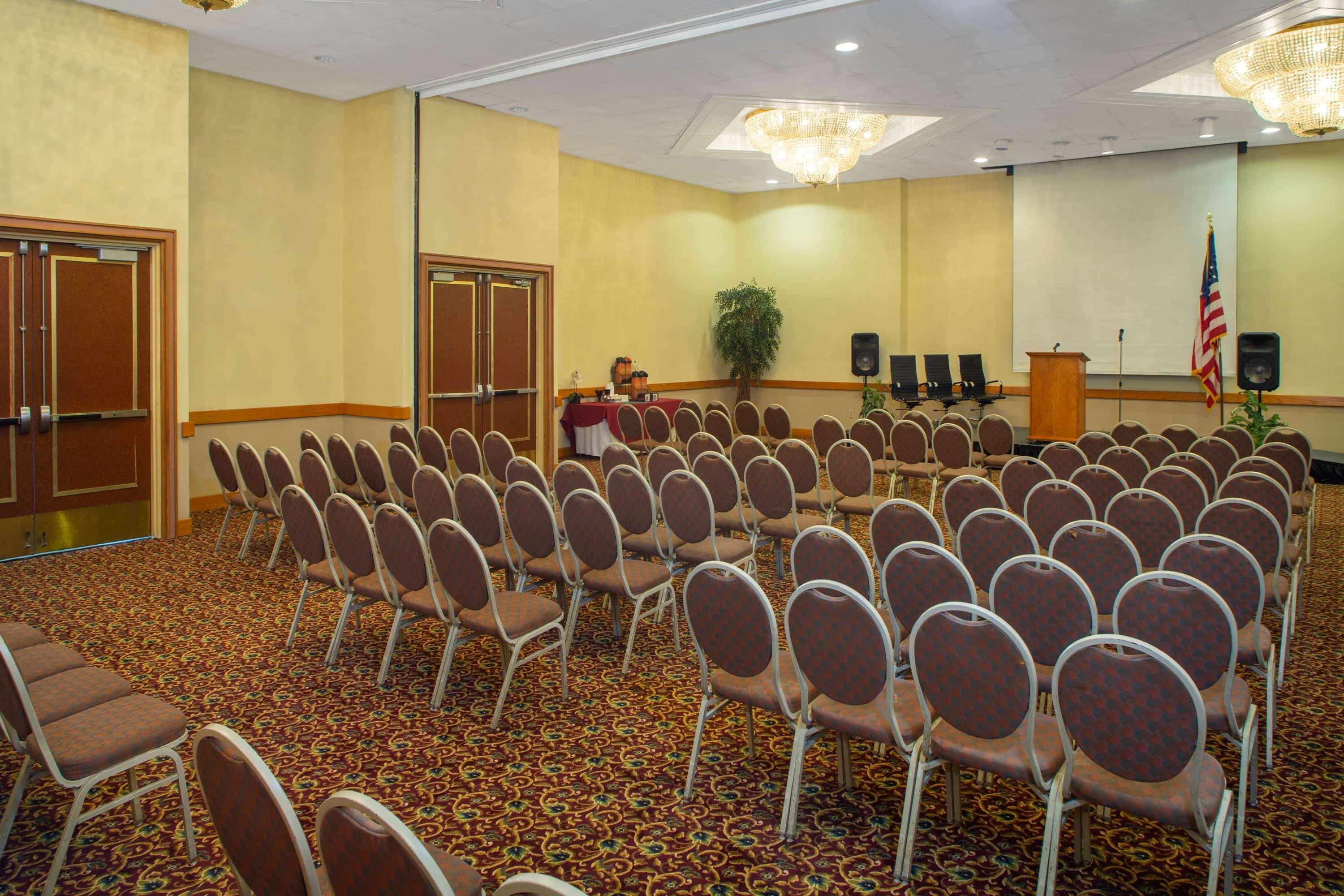 Days Inn & Suites by Wyndham Tallahassee Conf Center I-10 Bagian luar foto