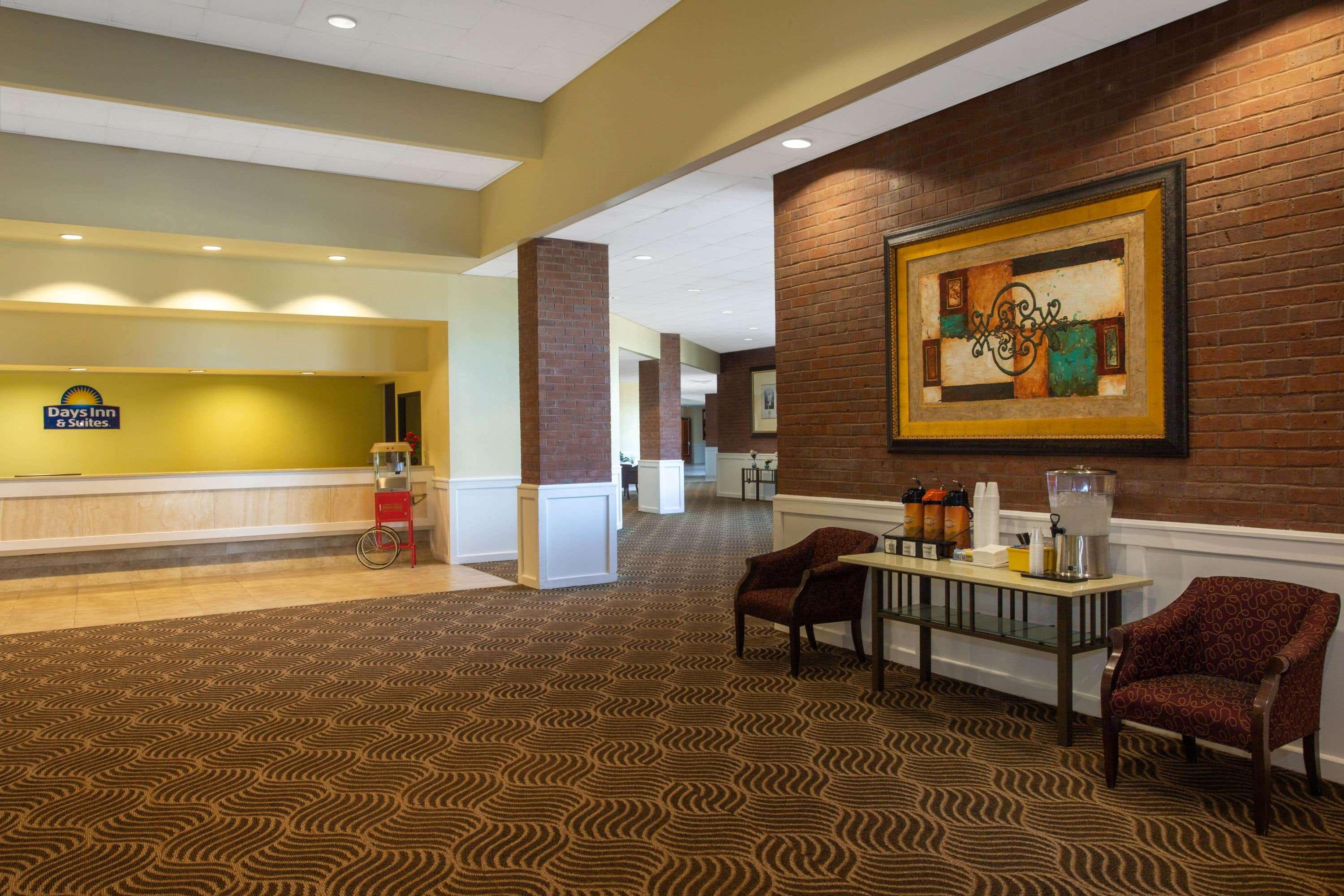 Days Inn & Suites by Wyndham Tallahassee Conf Center I-10 Bagian luar foto