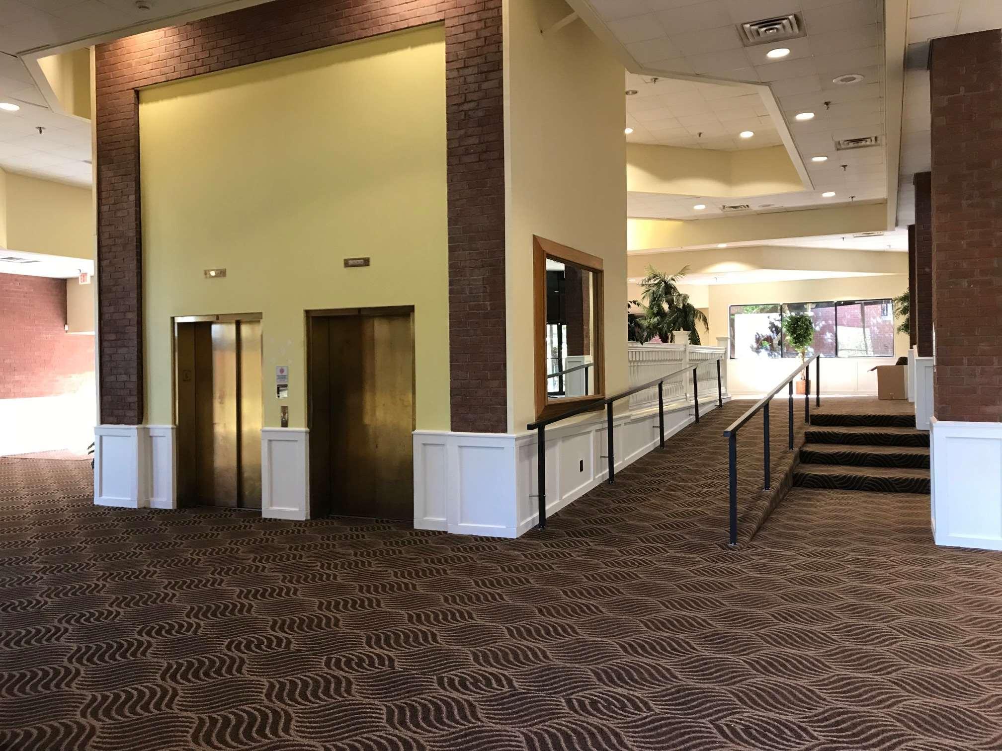 Days Inn & Suites by Wyndham Tallahassee Conf Center I-10 Bagian luar foto