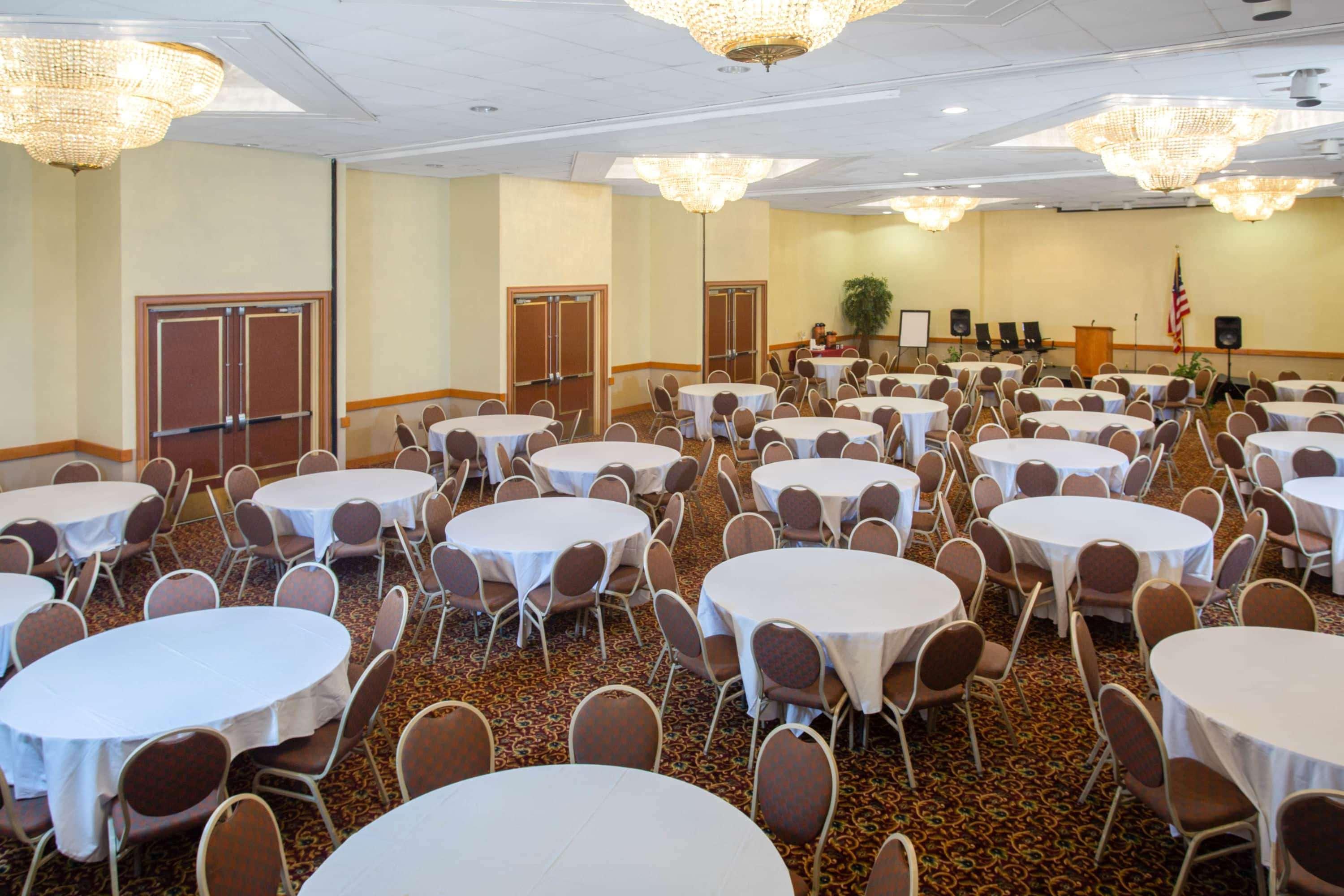 Days Inn & Suites by Wyndham Tallahassee Conf Center I-10 Bagian luar foto