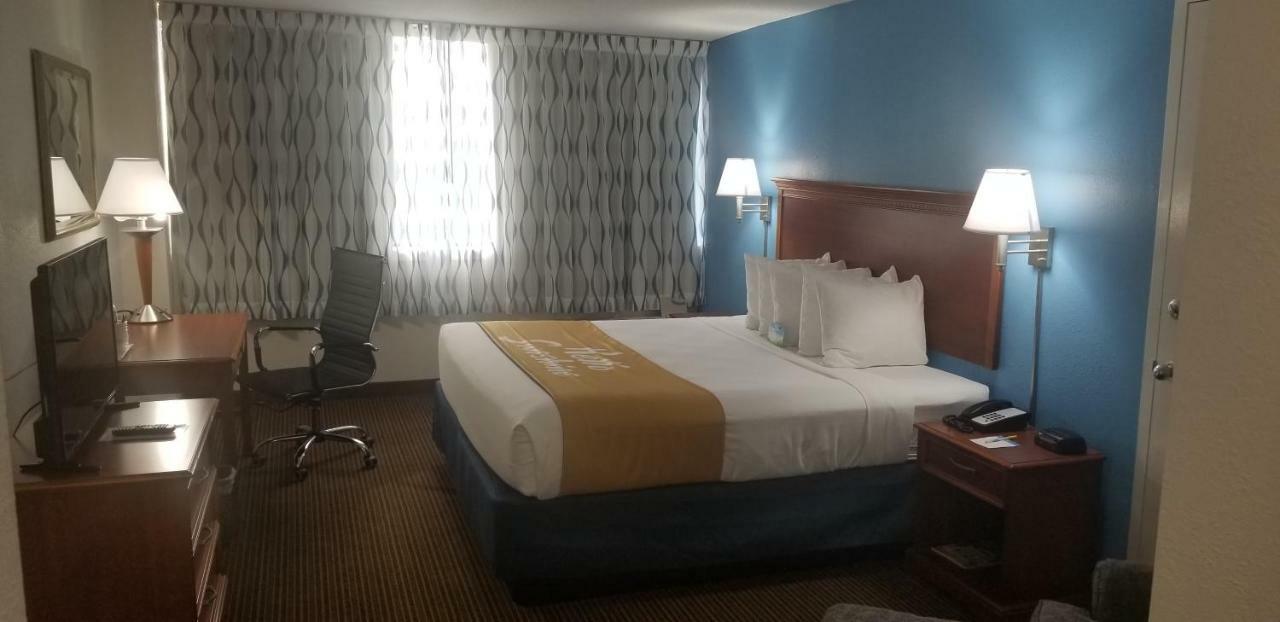 Days Inn & Suites by Wyndham Tallahassee Conf Center I-10 Bagian luar foto
