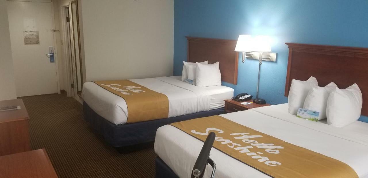 Days Inn & Suites by Wyndham Tallahassee Conf Center I-10 Bagian luar foto