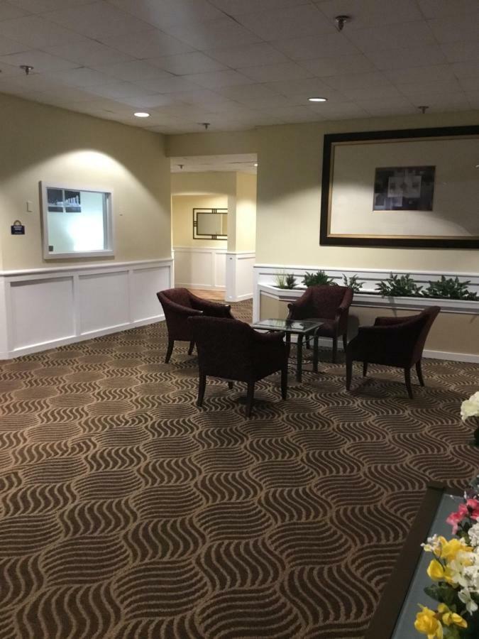 Days Inn & Suites by Wyndham Tallahassee Conf Center I-10 Bagian luar foto