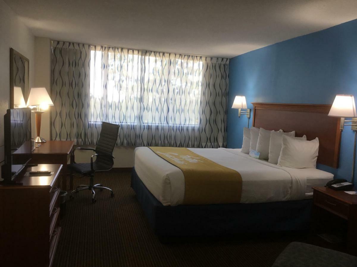 Days Inn & Suites by Wyndham Tallahassee Conf Center I-10 Bagian luar foto