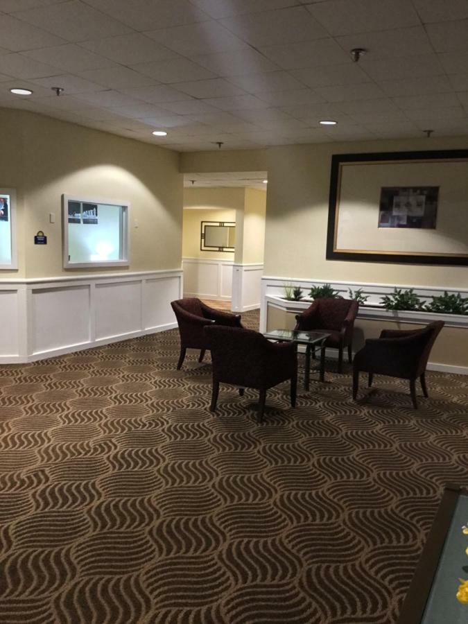 Days Inn & Suites by Wyndham Tallahassee Conf Center I-10 Bagian luar foto