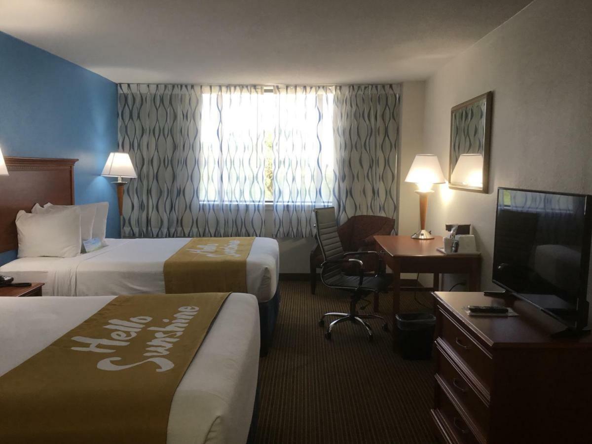 Days Inn & Suites by Wyndham Tallahassee Conf Center I-10 Bagian luar foto