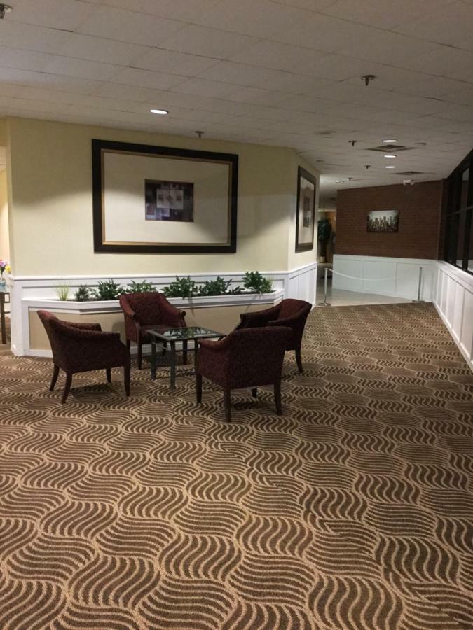 Days Inn & Suites by Wyndham Tallahassee Conf Center I-10 Bagian luar foto