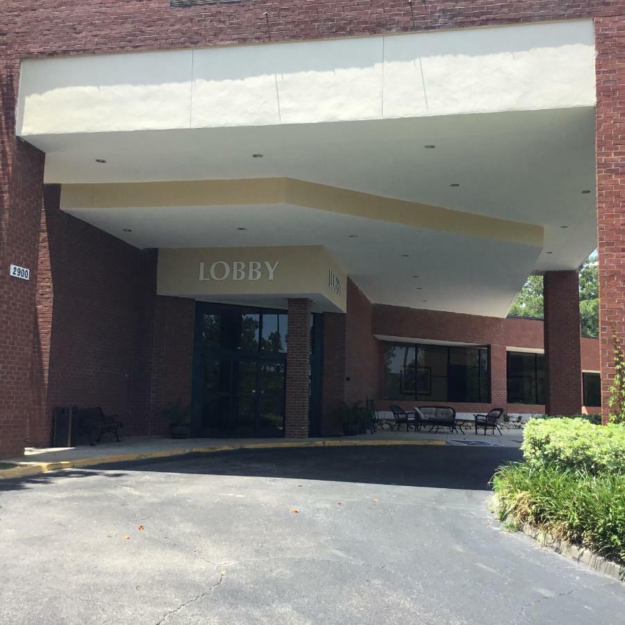 Days Inn & Suites by Wyndham Tallahassee Conf Center I-10 Bagian luar foto