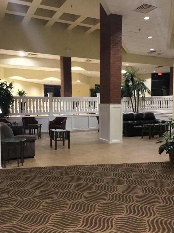 Days Inn & Suites by Wyndham Tallahassee Conf Center I-10 Bagian luar foto