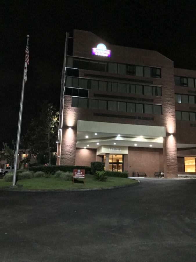 Days Inn & Suites by Wyndham Tallahassee Conf Center I-10 Bagian luar foto